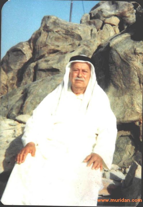 Mustafa Hayri Efendi Hazretleri diyor ki:

“Efendimin ilk sözü şu oldu:

‘Sana vasiyetim var. Ümmet-i Muhammed için canını feda edeceksin. Onlara daima tavsiyede bulunacaksın. Kelime-i Tevhidin yolundan asla ayrılmayıp, bu nurlu yolumuzu devam ettireceksin. Evlat! Bundan böyle sana on iki tarikten icazet veriyorum. Senin vesilenle bu tarik neşv ü nema bulur. İleride çok halifen olur. Hz. Allah (c.c) onları da feyziyâb eyleye!’

Bazı önemli nasihatlerden sonra beni yolcu eyledi. Malatya’ya döndüm, vazifeme devam ederken vefat haberi ulaştı.”

Hacı Mustafa Hayri Efendi, hemen Elazığ-Köğenk köyüne gelir. Canından kıymetli Şeyhinin mezarını hazırlar.

Şeyhi Hacı Muhammed Efendi Hz.lerinin ölümünden sonra iyiliği teşvik etme, kötülükten alıkoyma işini yürütmeye başladı. Yaptığı bu nasihatlerle çevresinde yüzlerce binlerce insan, kötü davranışlarını bırakıp temiz bir yaşantıya adım atıyordu.

1960 yılında Ankara’ya, 1965’de ise İstanbul’a yerleşir.