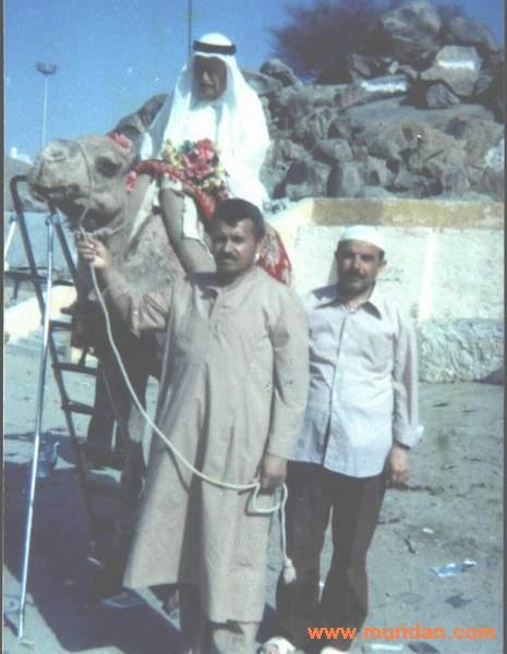 “Bu dervişlik işi kılık kıyafetle olmaz. Allah’ın (c.c) nurunu elbisede aramayın” buyururdu. Kendisi de halktan farklı giyinmezdi. Keramet konusunda çok hassastı.

“Bir doğruluk, bin kerametten üstündür. Bin keramet insana bir hasene/sevap yazdırmaz ama bir doğruluk sayısız sevap kazandırır.”

Yine, “Bu yolda bin menzil vardır, ilki keramettir.” buyururdu.

Kendisinden her zaman sayısız kerametler zuhur ettiği halde O, bunları şöyle değerlendirirdi: ”Emir olunduğum gibi icra ederim, her şeye hâkim olan Allah’tır.”

Bir gün buyurdu ki:“Ben ömrüm boyunca kimi aradım bilir misiniz? Vazifemi devredeceğim İnsan-ı Kâmili aradım.”

Orada hazır bulunan müridân sordular: “Efendim, peki ya biz ne oluyoruz?”

Mustafa Hayri Efendi Hazretleri buyurdu ki: ”Ben, O'nu ararken, siz de arada irşâd oluyorsunuz”