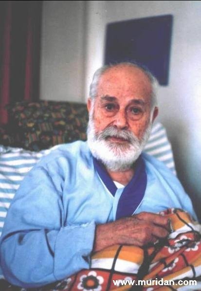 Vefatı

Her anı kutsal, çile dolu, hizmet dolu, ibadet dolu, sevgi dolu 84 senelik ömür sonunda 17 Eylül 1979’da Pazartesi günü 10.30’da Suâdiye’deki evinde Hakk’a yürüdü. Ardında binlerce derviş, ser-zâkir, nâib, nekib ve ismi yukarıda yazılı çok kıymetli halifeler bırakarak vazifesini tamamlamıştır.

Son sözü;

“Allahümmeğfirlî verhamnî ve elhıknî bi’r-rafîkı’l-a’lâ / Allah’ım beni affet, bana acı ve beni en yüce makama ulaştır.”oldu.

Kabri şerifleri, Trabzon Akçaabat’ta Şehitlik Tepesi’ndeki türbesindedir. Ziyaret edilmekte, feyiz ve bereketlerine kavuşulmaktadır.

Ruhu şad olsun, himmeti hazır olsun.

Allah (c.c) sırrının kudsiyetini artırsın.

Şefaati cümlemizin üzerine olsun.

Esas kabri sevenlerinin gönüllerindedir.

Rahmetullâhi aleyh…